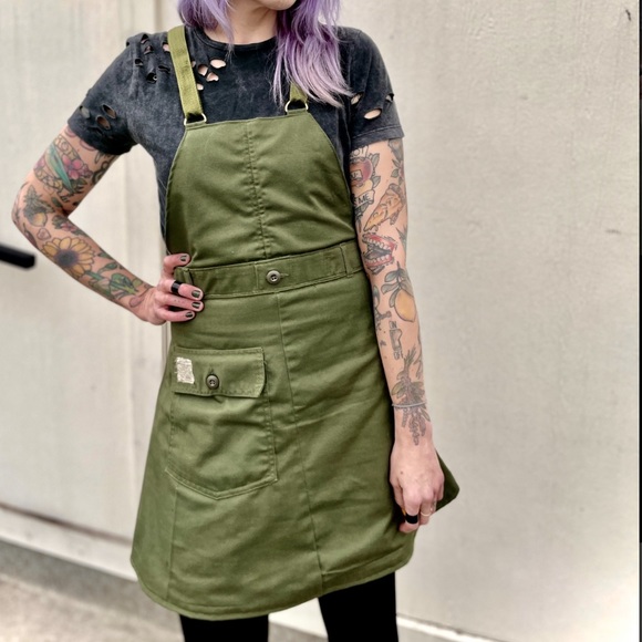 🦊 FOX & VIXEN || HANDMADE VINTAGE || 1942 Pinafore Hiking Dress | Army Green - Picture 2 of 16